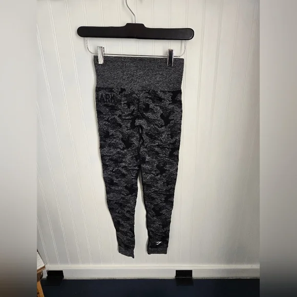 Gymshark Seamless Scrunch Butt Leggings | XS | Gray Camo - Picture 6 of 9